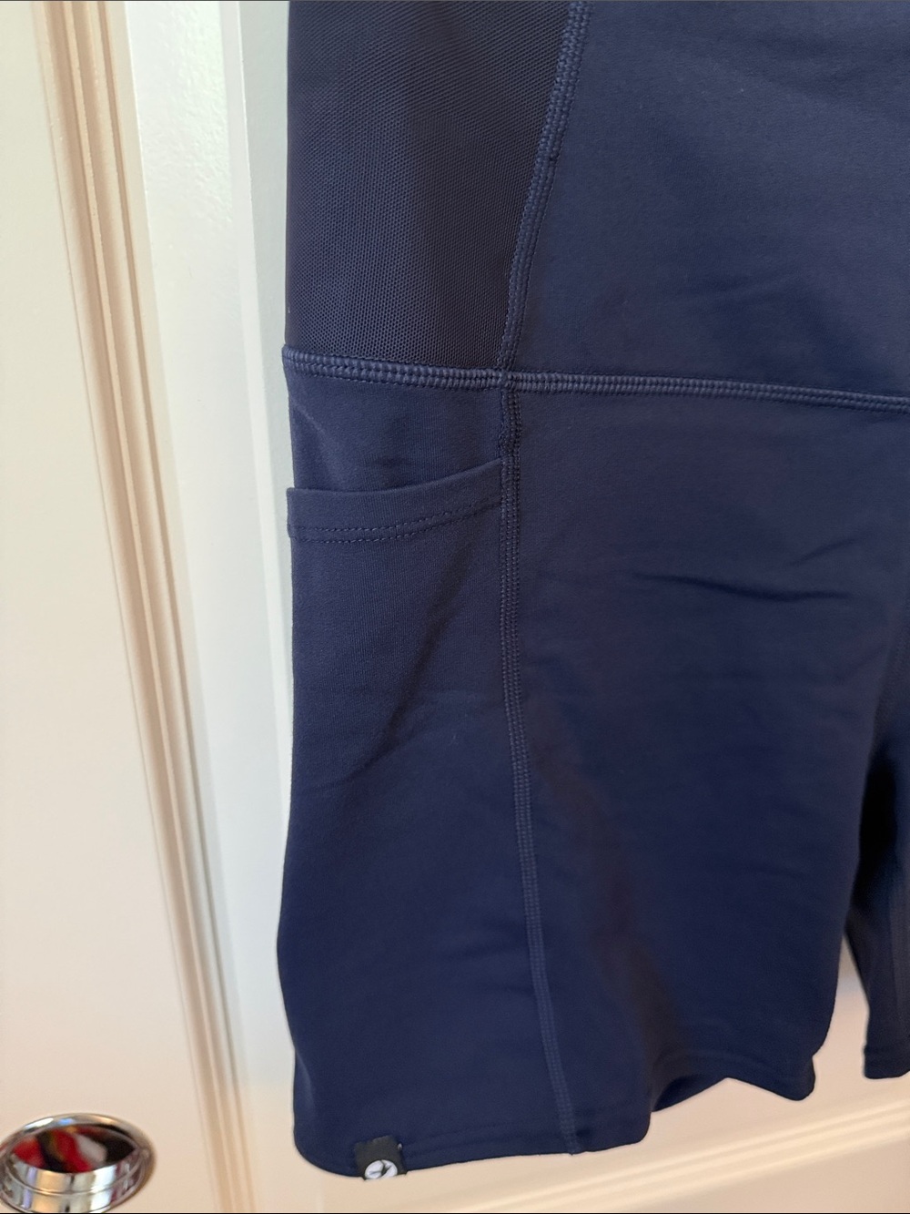 Oiselle Pocket Jogger 5.25” shorts - 10 - navy - like new - Picture 4 of 5